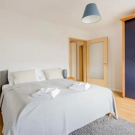 Bright And Spacious Penthouse W/ Terrace & Parking *