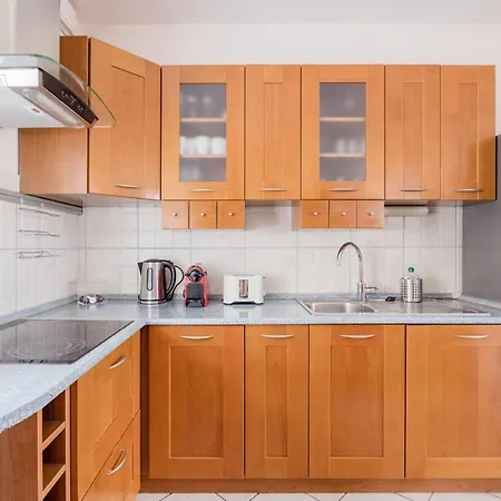 Bright And Spacious Penthouse W/ Terrace & Parking Budapest