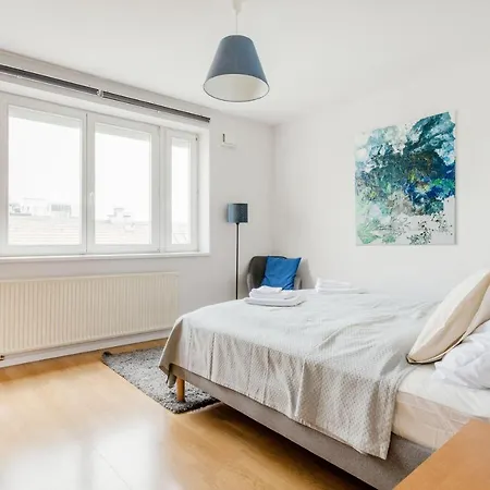 Bright And Spacious Penthouse W/ Terrace & Parking