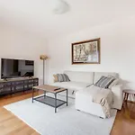 Apartamento Bright And Spacious Penthouse W/ Terrace & Parking *