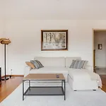 Apartamento Bright And Spacious Penthouse W/ Terrace & Parking Budapest