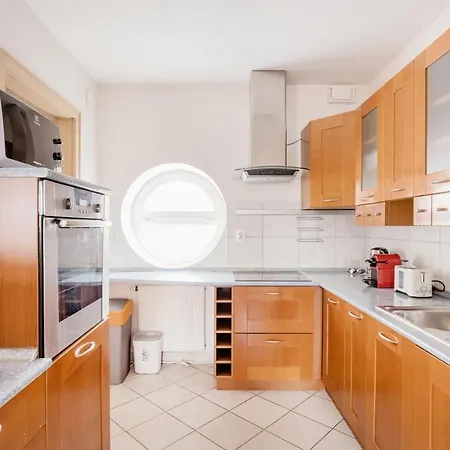 Apartman Bright And Spacious Penthouse W/ Terrace & Parking