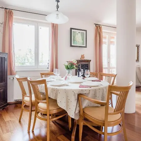 Apartman Bright And Spacious Penthouse W/ Terrace & Parking