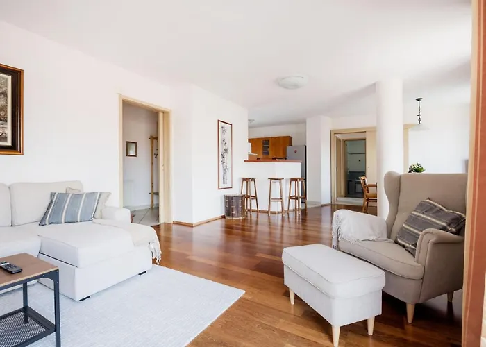 Bright And Spacious Penthouse W/ Terrace & Parking
