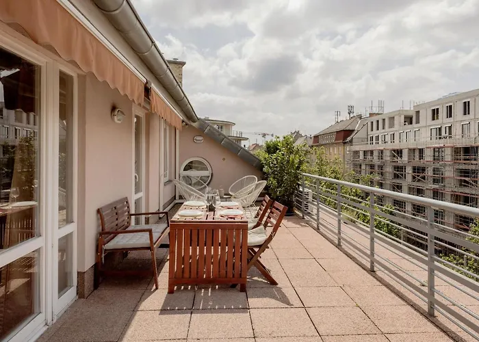Bright And Spacious Penthouse W/ Terrace & Parking Boedapest
