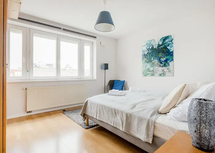 Bright And Spacious Penthouse W/ Terrace & Parking