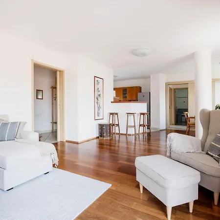 Bright And Spacious Penthouse W/ Terrace & Parking