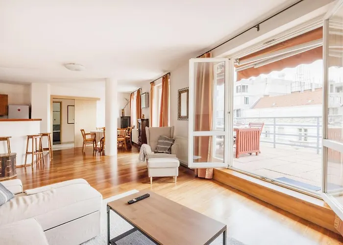Bright And Spacious Penthouse W/ Terrace & Parking * Budapest