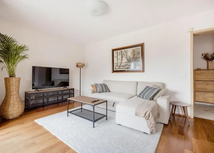 Lejlighed Bright And Spacious Penthouse W/ Terrace & Parking *