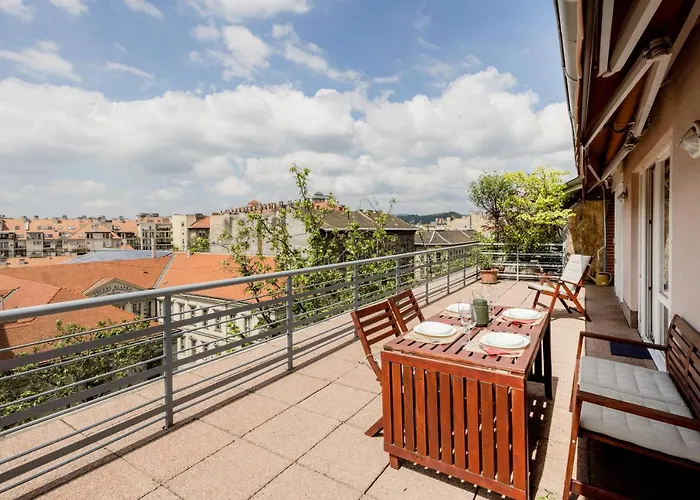 Lejlighed Bright And Spacious Penthouse W/ Terrace & Parking *